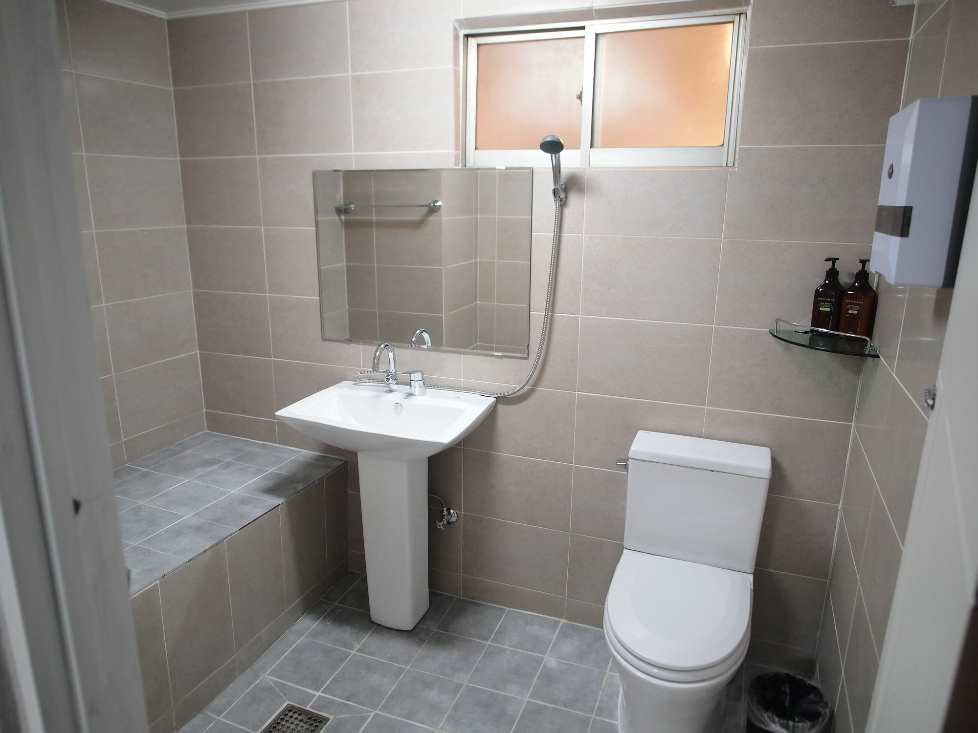 Hostel Gaon Sinchon Szöul Kültér fotó